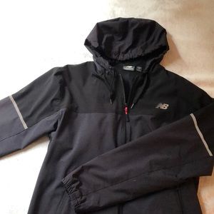 NEW BALANCE WIND BREAKER